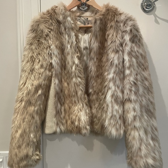 Urban Outfitters faux fur - Picture 1 of 5